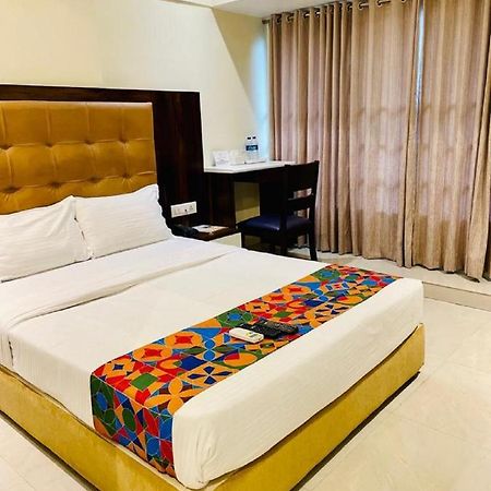 Hotel Embassy Park - Bkc Мумбай Екстериор снимка