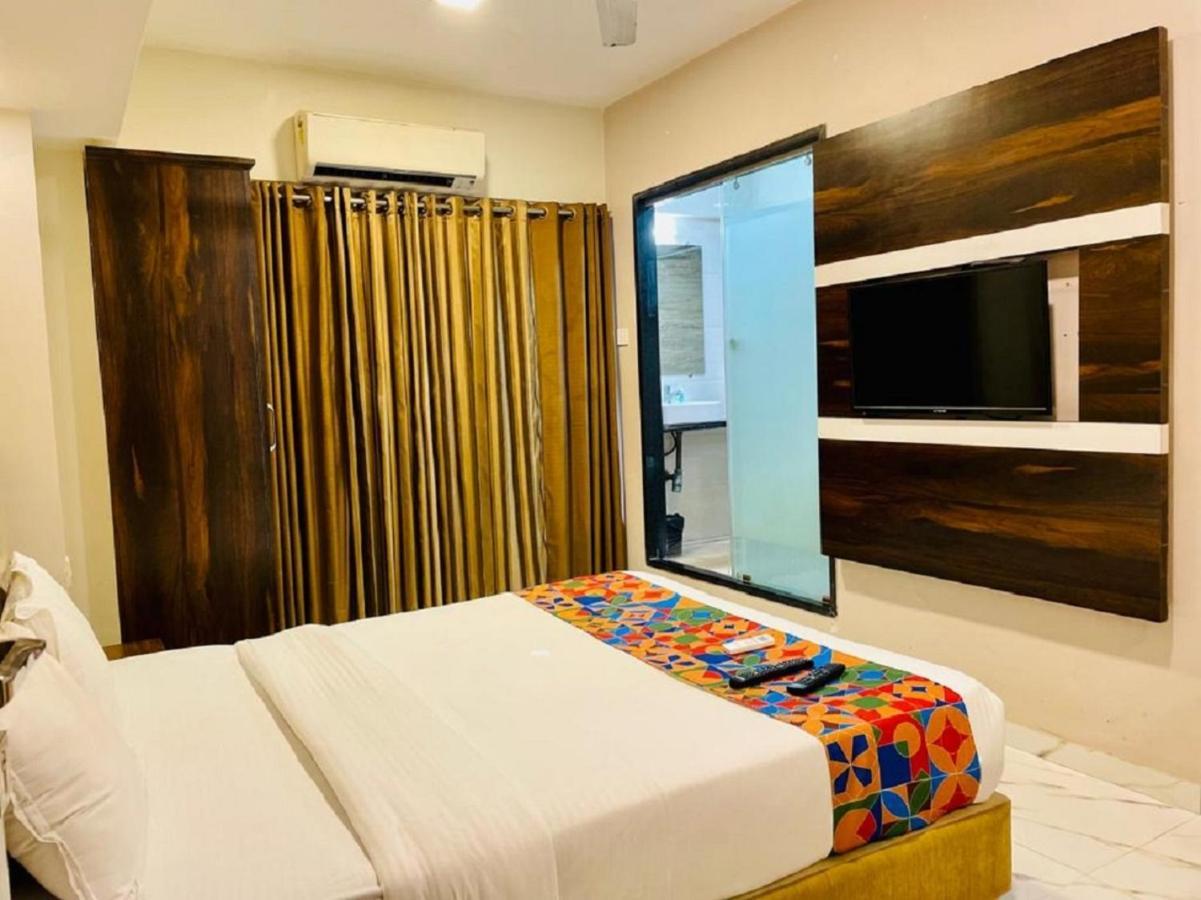 Hotel Embassy Park - Bkc Мумбай Екстериор снимка