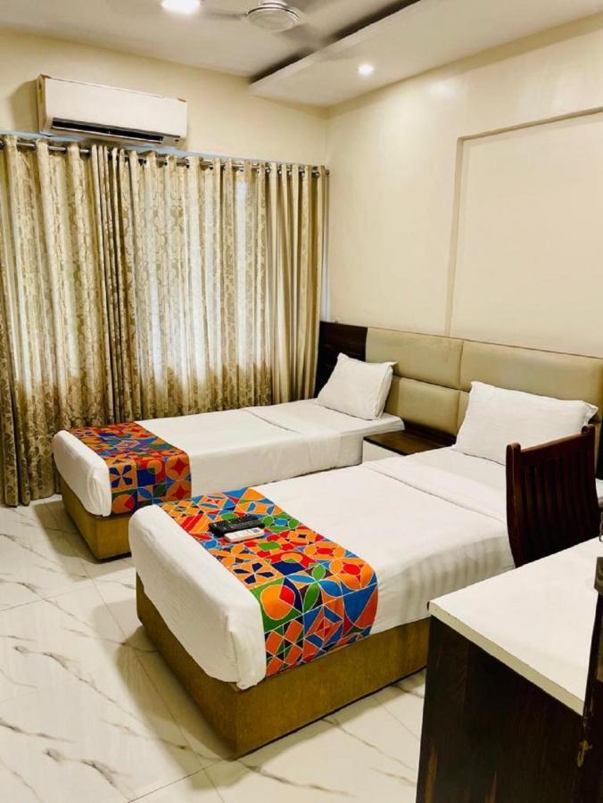 Hotel Embassy Park - Bkc Мумбай Екстериор снимка