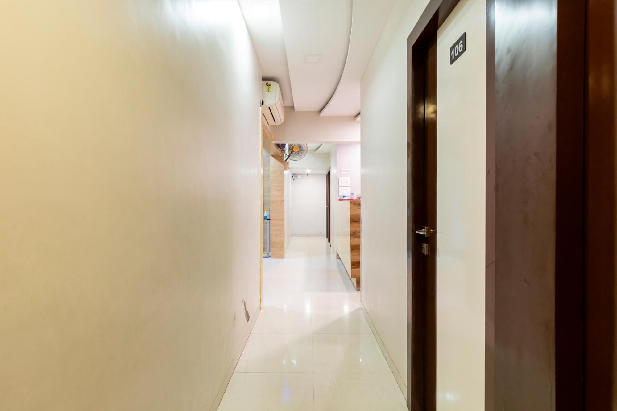 Hotel Embassy Park - Bkc Мумбай Екстериор снимка