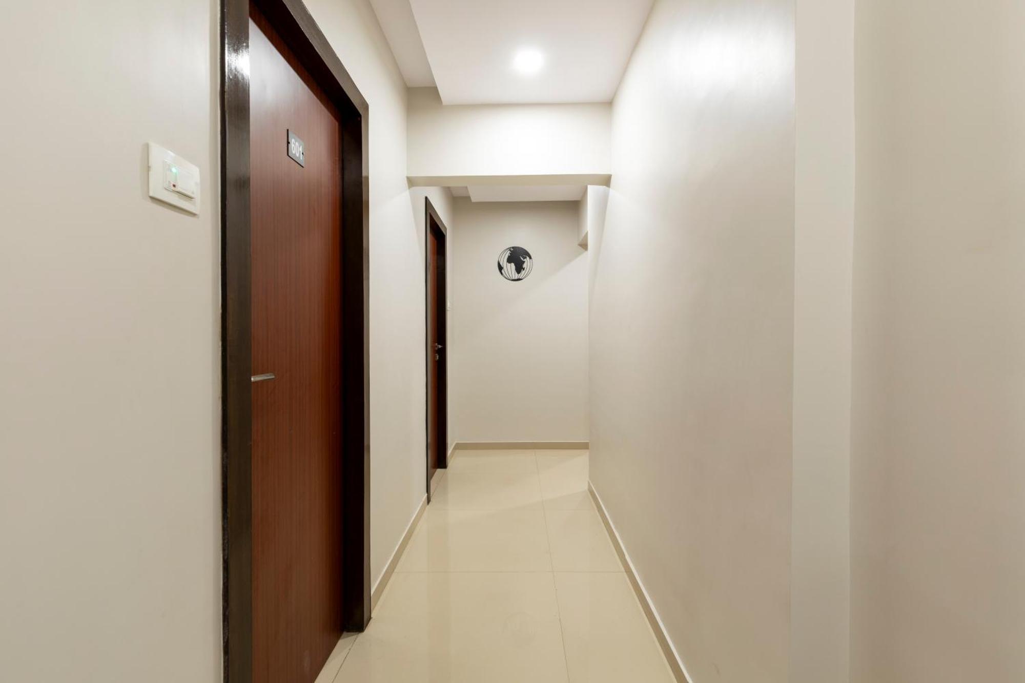 Hotel Embassy Park - Bkc Мумбай Екстериор снимка