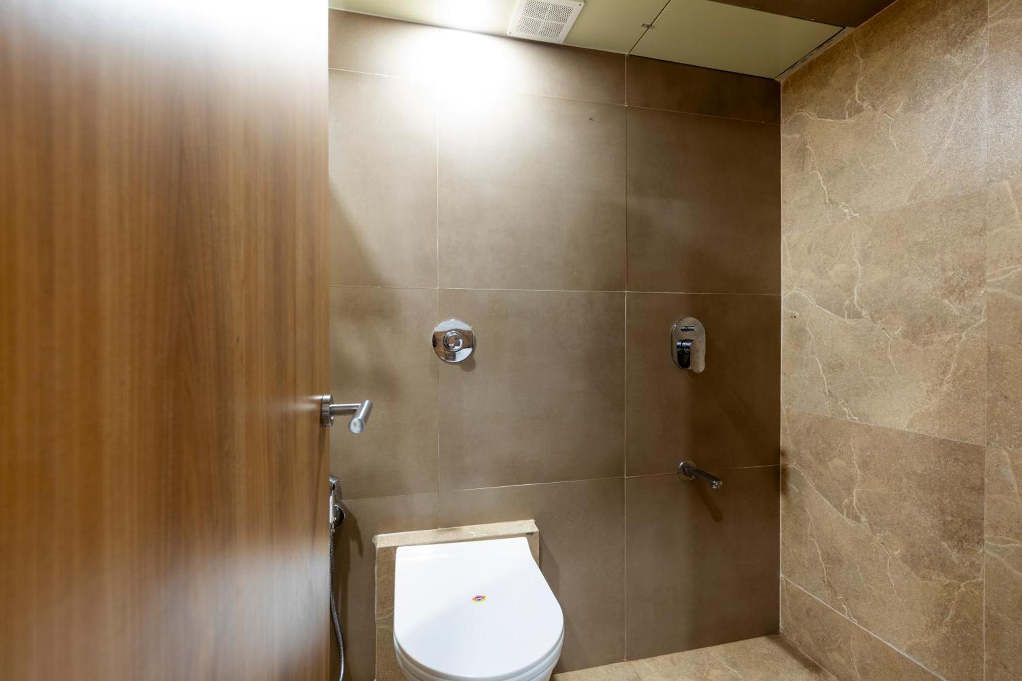Hotel Embassy Park - Bkc Мумбай Екстериор снимка