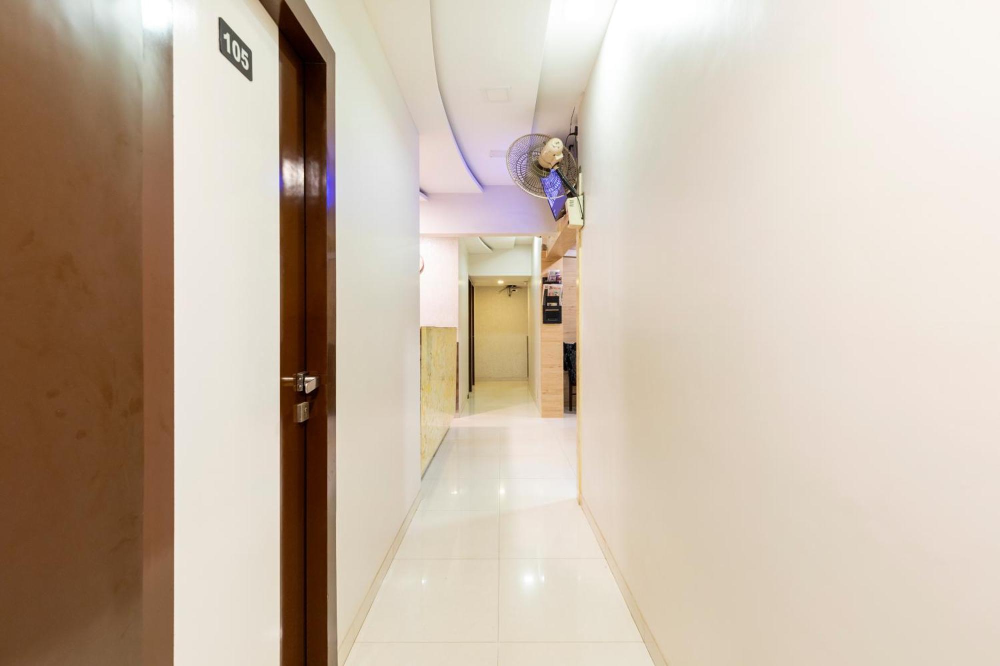 Hotel Embassy Park - Bkc Мумбай Екстериор снимка