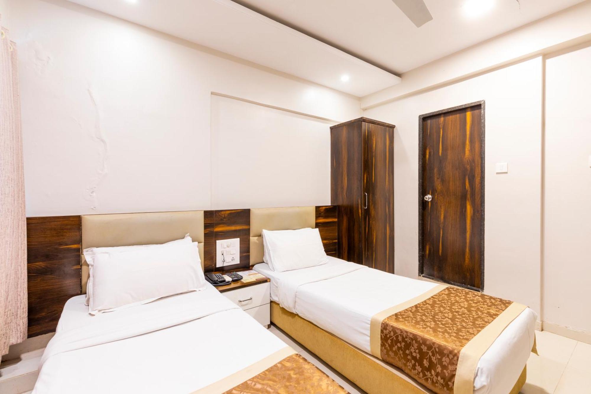 Hotel Embassy Park - Bkc Мумбай Екстериор снимка