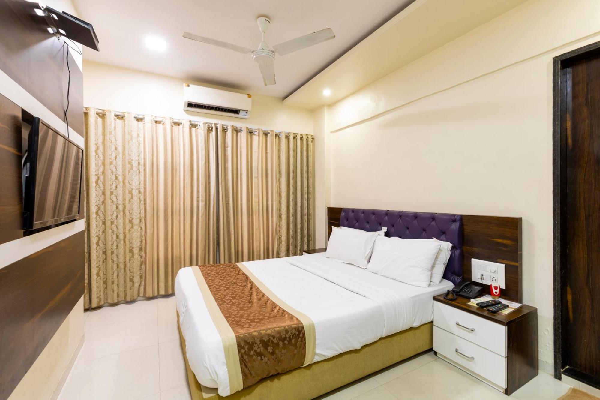 Hotel Embassy Park - Bkc Мумбай Екстериор снимка