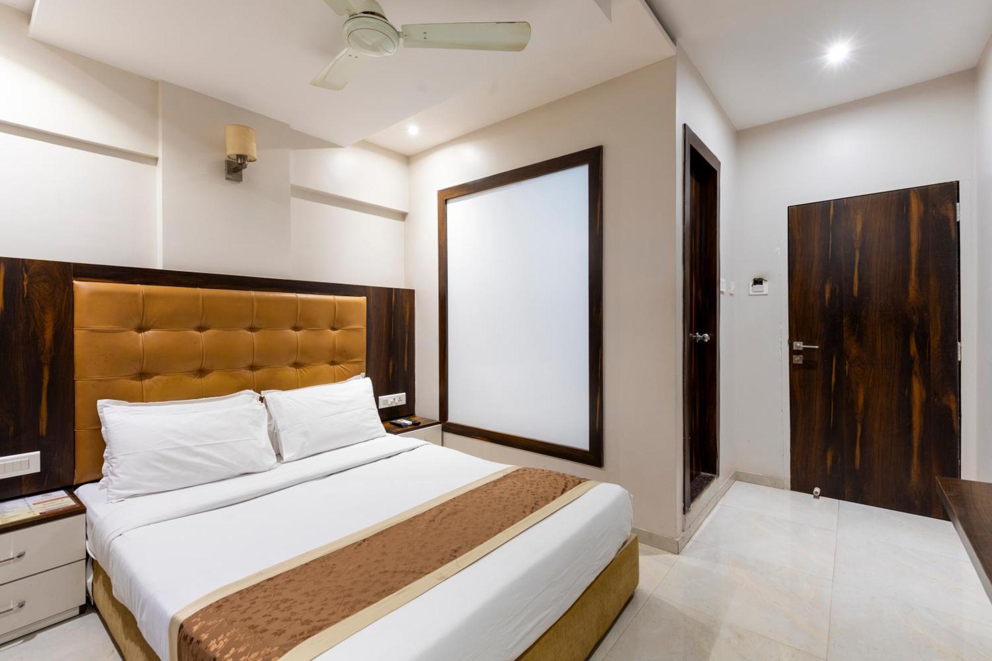 Hotel Embassy Park - Bkc Мумбай Екстериор снимка