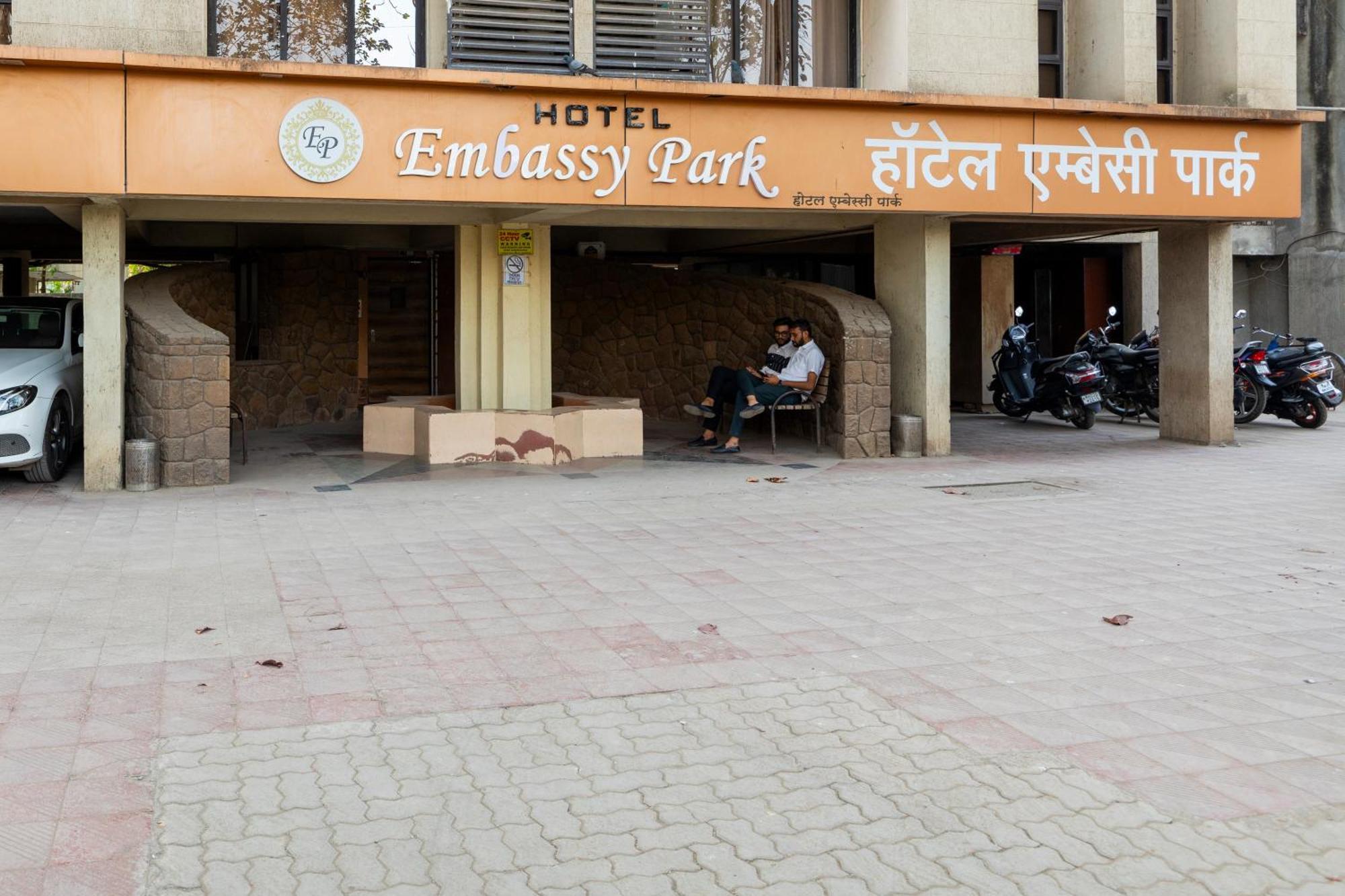 Hotel Embassy Park - Bkc Мумбай Екстериор снимка