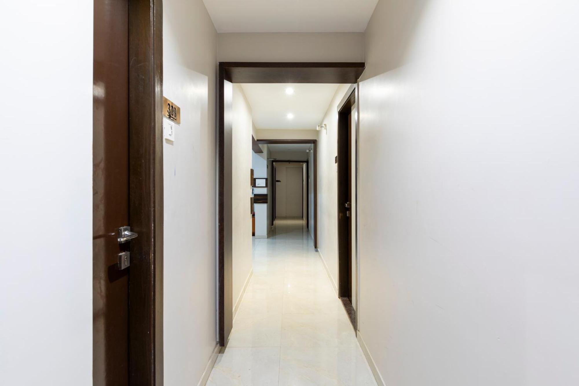 Hotel Embassy Park - Bkc Мумбай Екстериор снимка