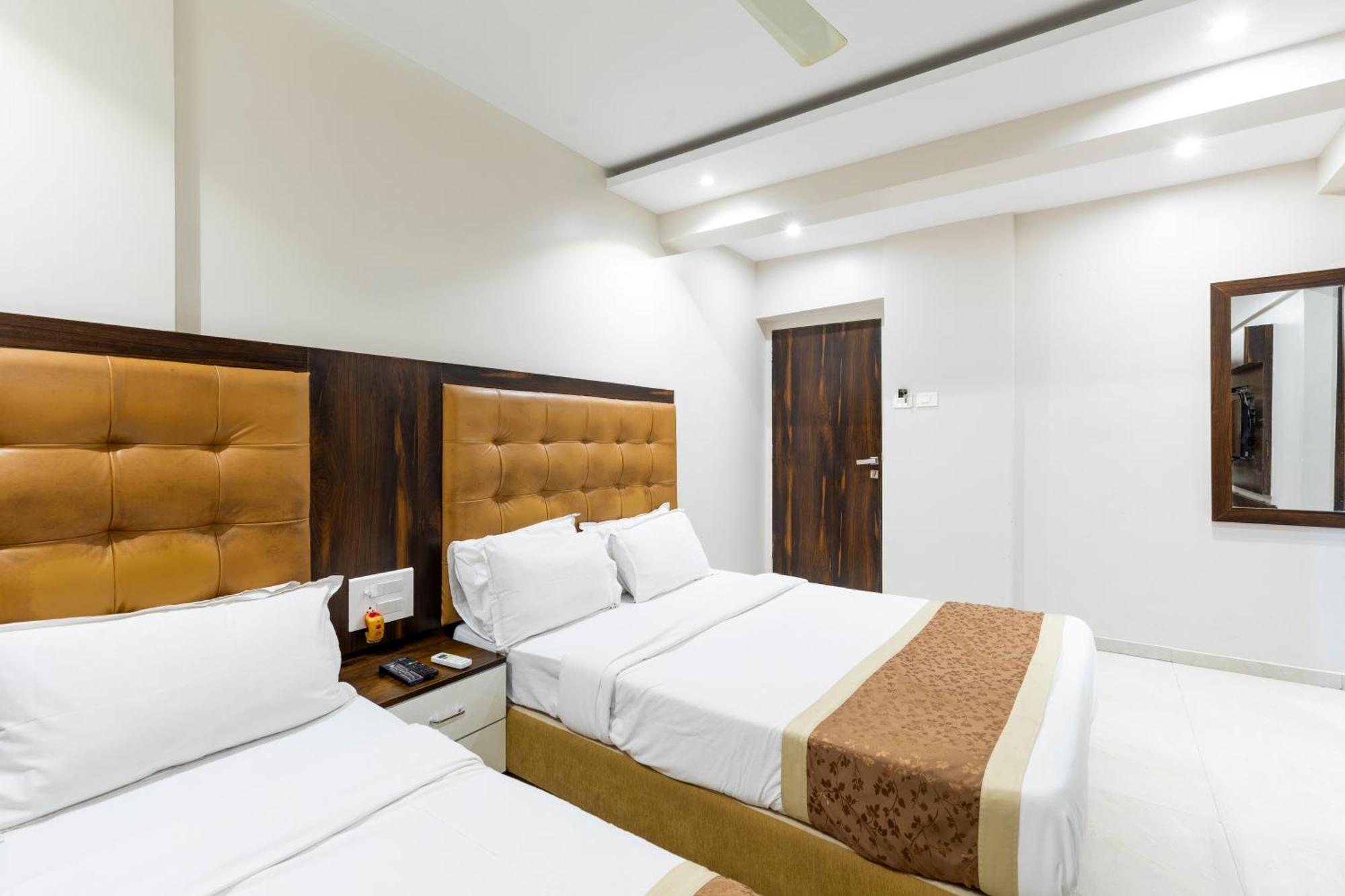 Hotel Embassy Park - Bkc Мумбай Екстериор снимка