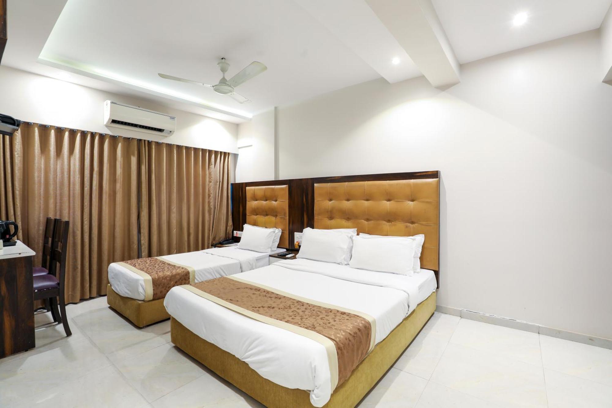 Hotel Embassy Park - Bkc Мумбай Екстериор снимка