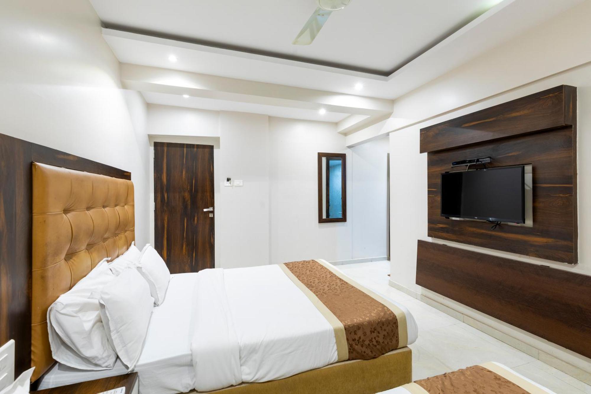 Hotel Embassy Park - Bkc Мумбай Екстериор снимка