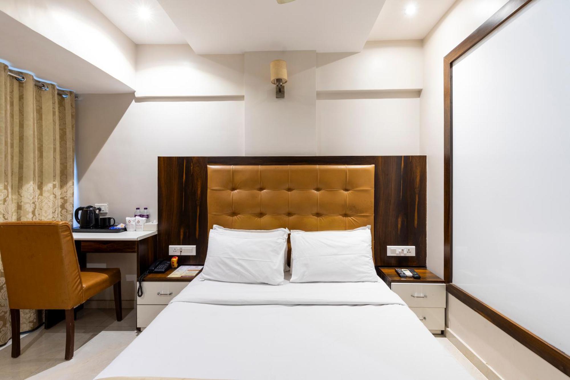 Hotel Embassy Park - Bkc Мумбай Екстериор снимка