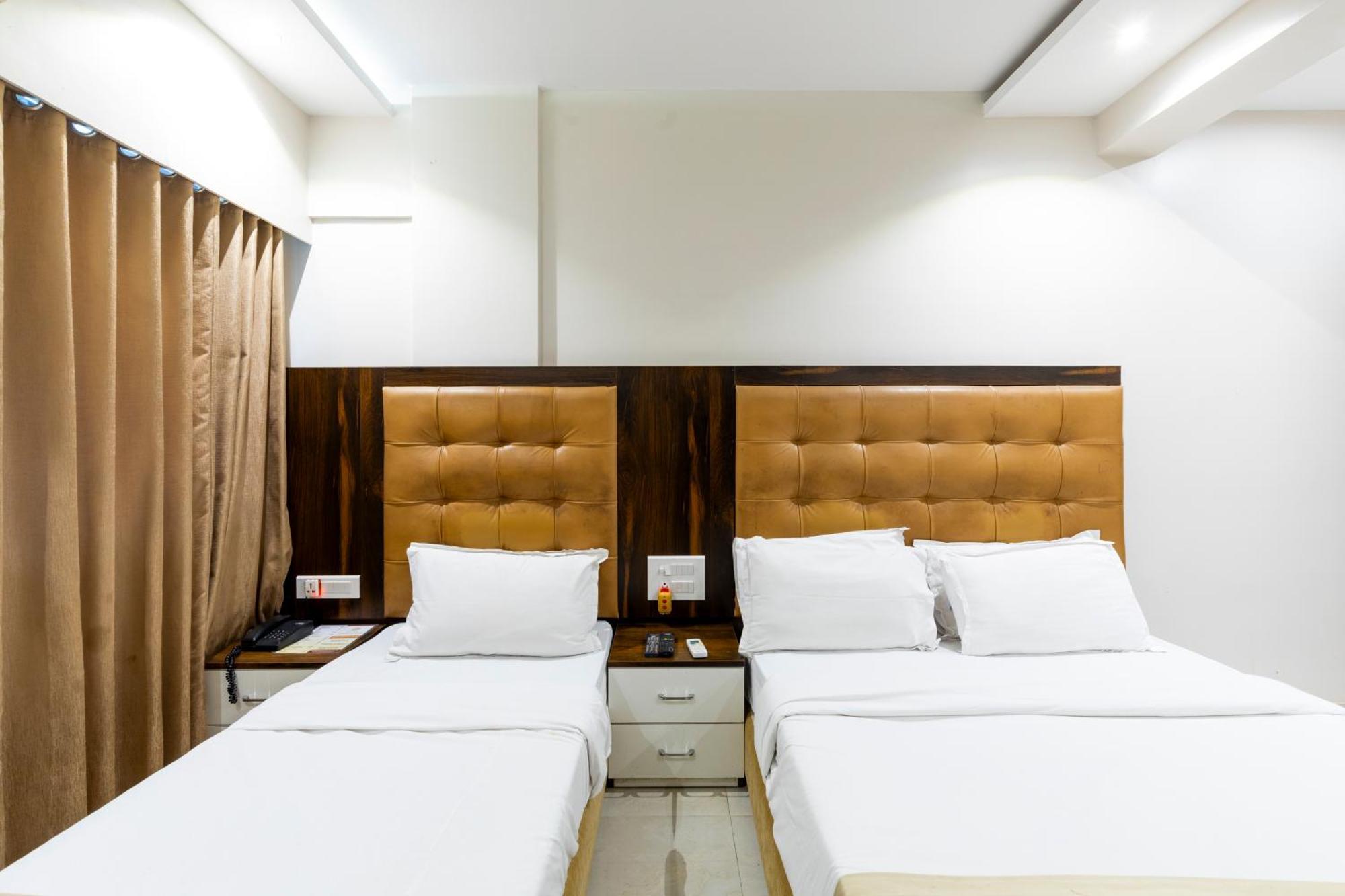 Hotel Embassy Park - Bkc Мумбай Екстериор снимка