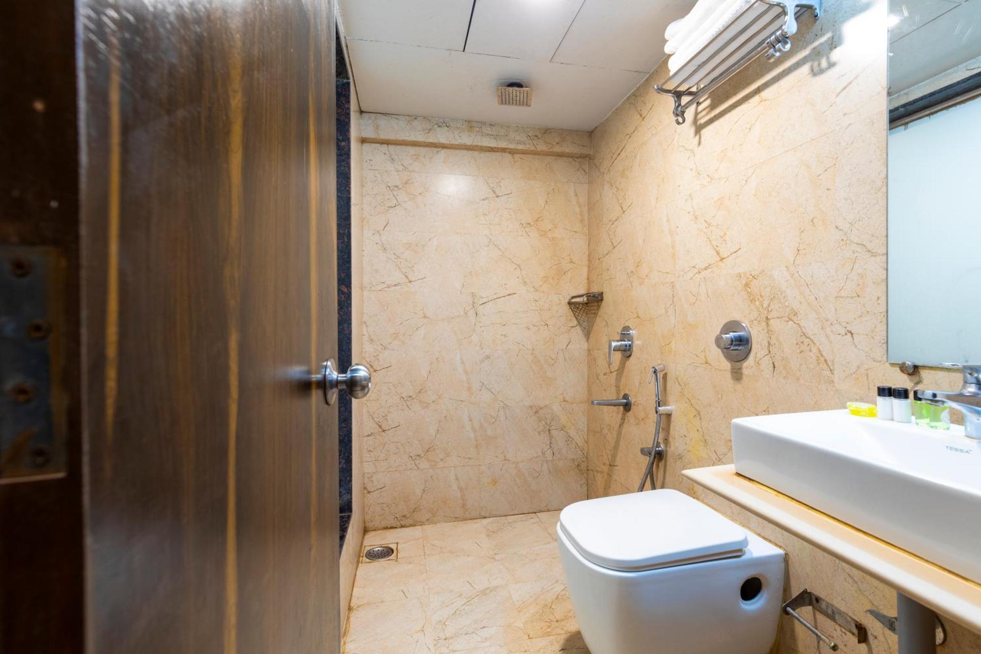 Hotel Embassy Park - Bkc Мумбай Екстериор снимка