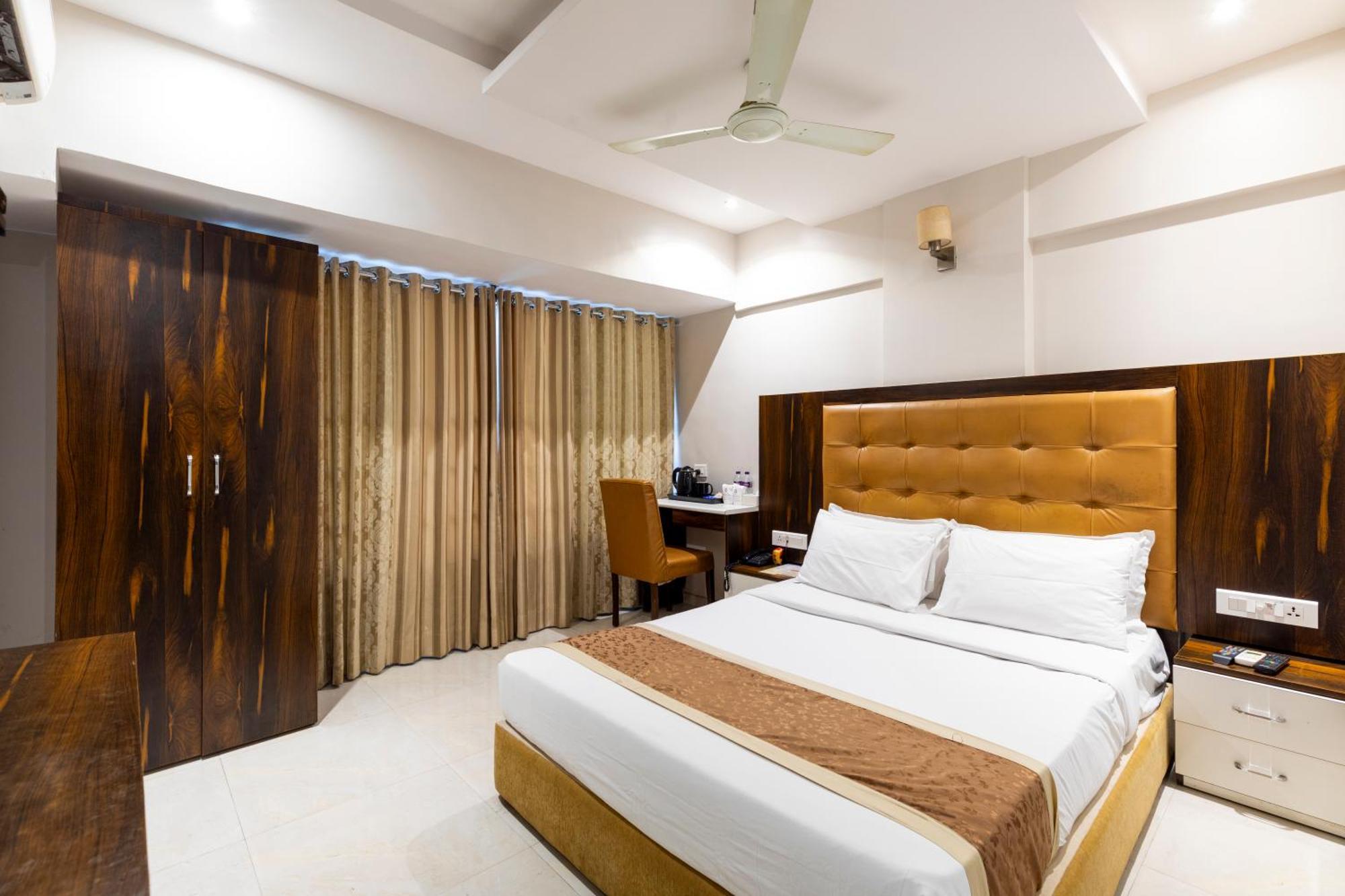 Hotel Embassy Park - Bkc Мумбай Екстериор снимка