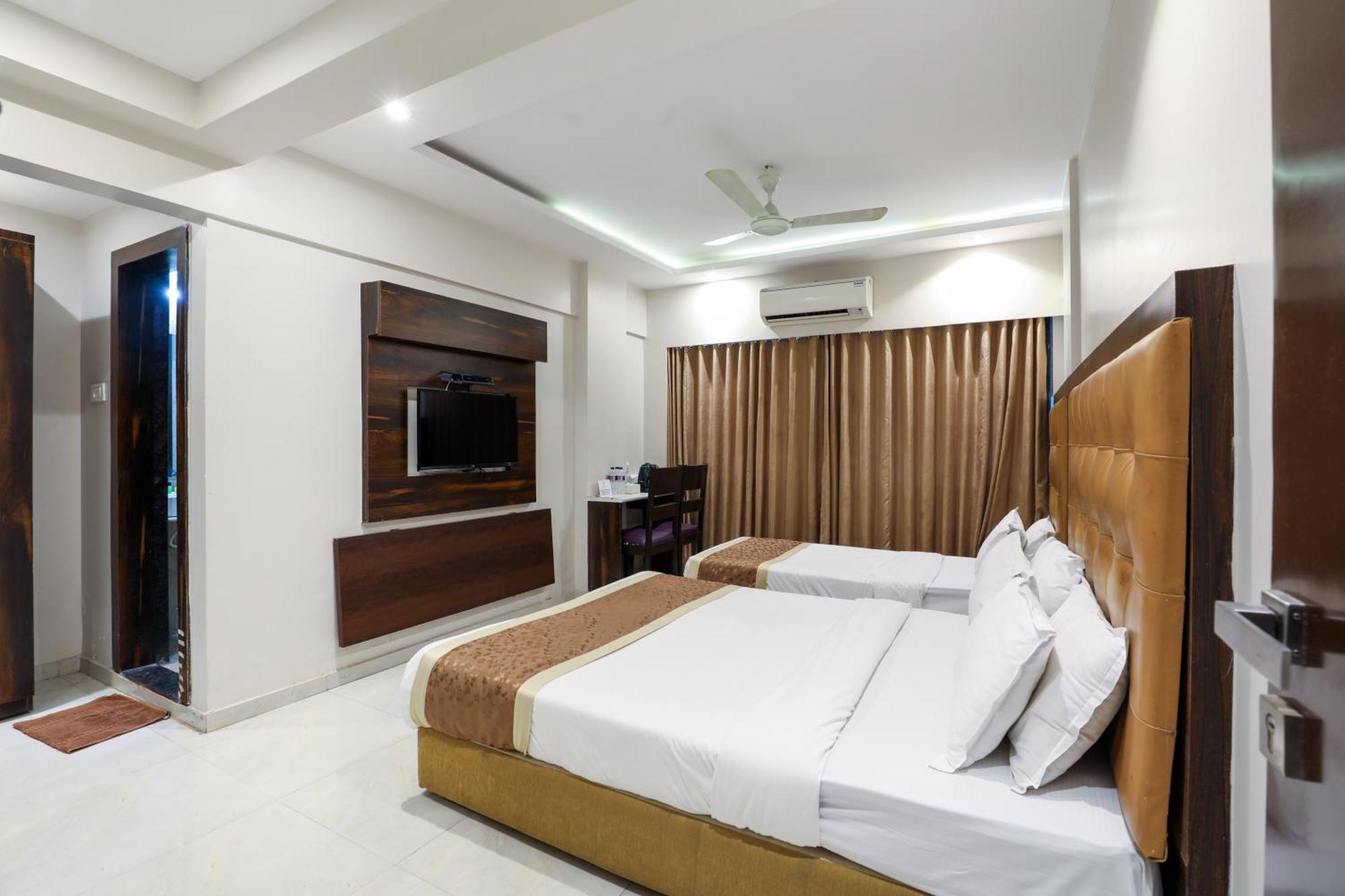 Hotel Embassy Park - Bkc Мумбай Екстериор снимка