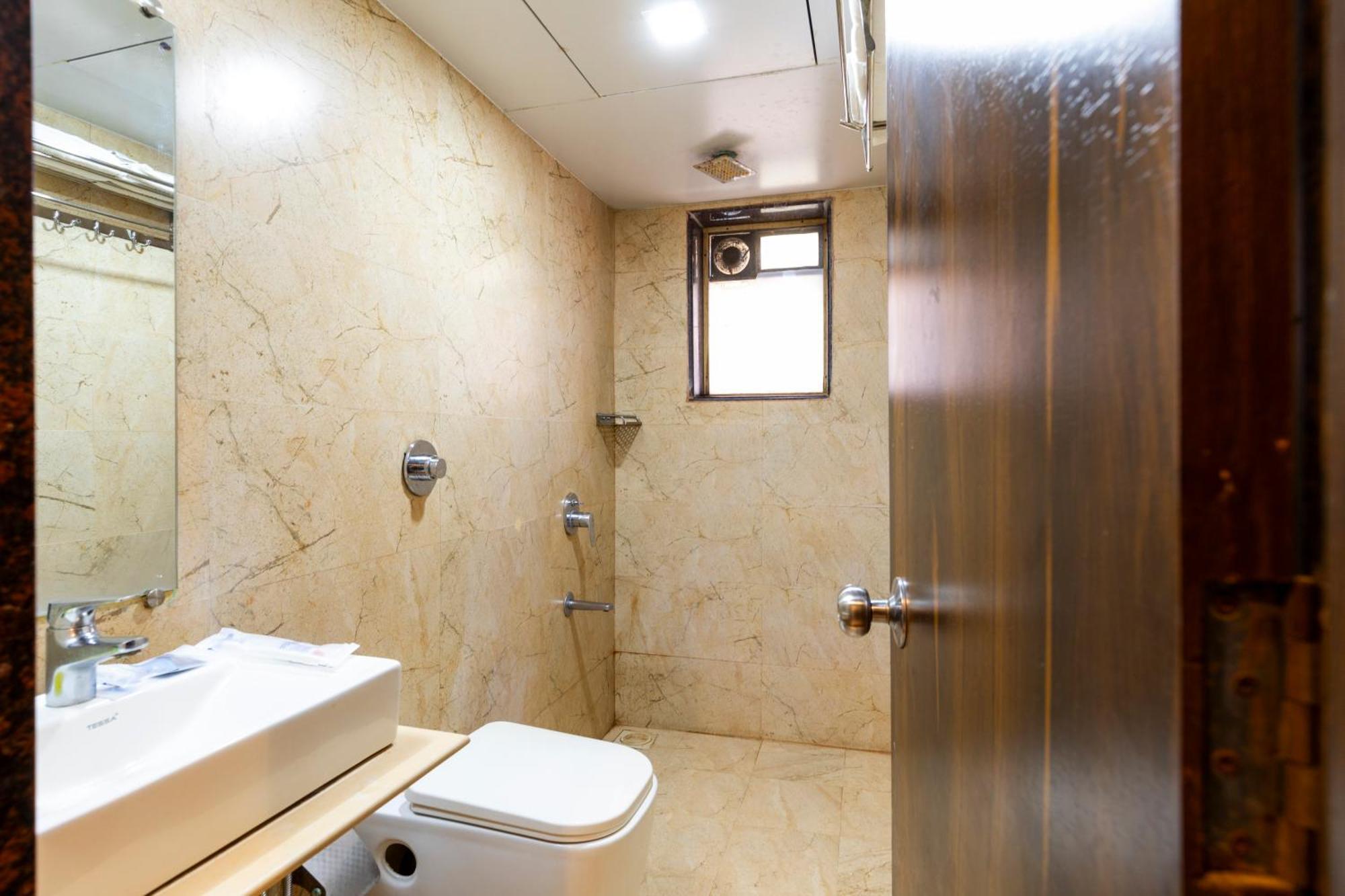Hotel Embassy Park - Bkc Мумбай Екстериор снимка